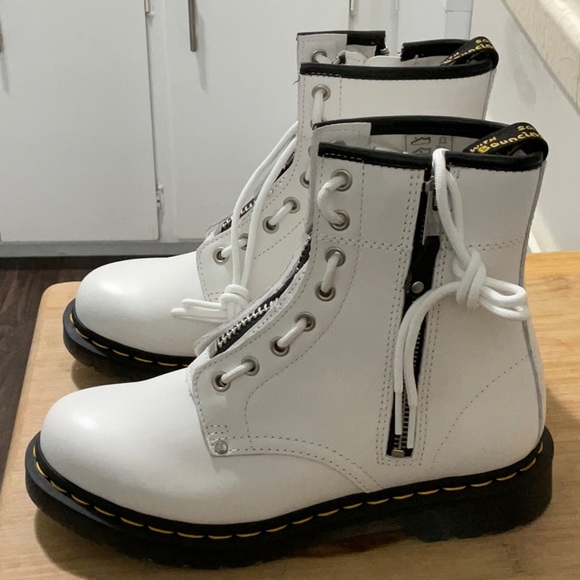 NWOT Dr. Martens double zipped leather boots, size 8L color white - Picture 3 of 7